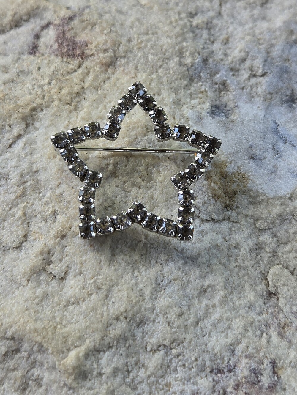 AVON Rhinestone Star Brooch - Picture 2 of 3